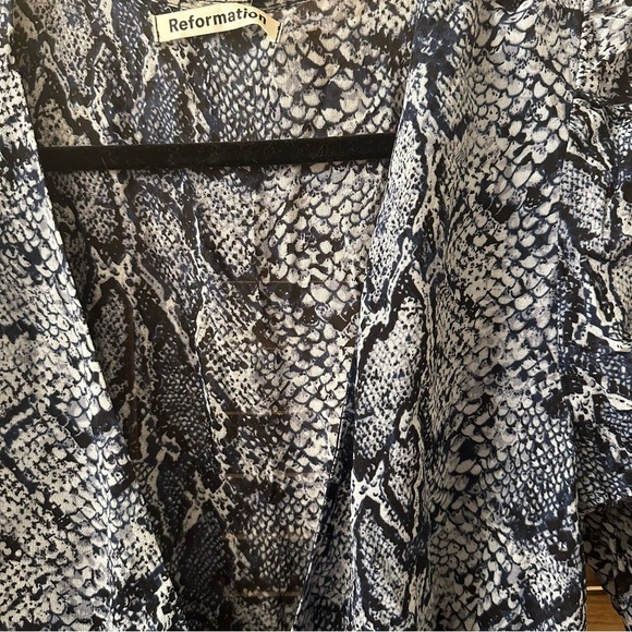 Reformation Blue Snakeskin Print Monica Wrap Dress size 1X - Picture 4 of 5